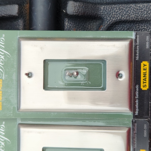 Set of 4 Stanley Satin Nickel Metal GFI Decora Oultet Wall Plate Covers - Picture 2 of 3